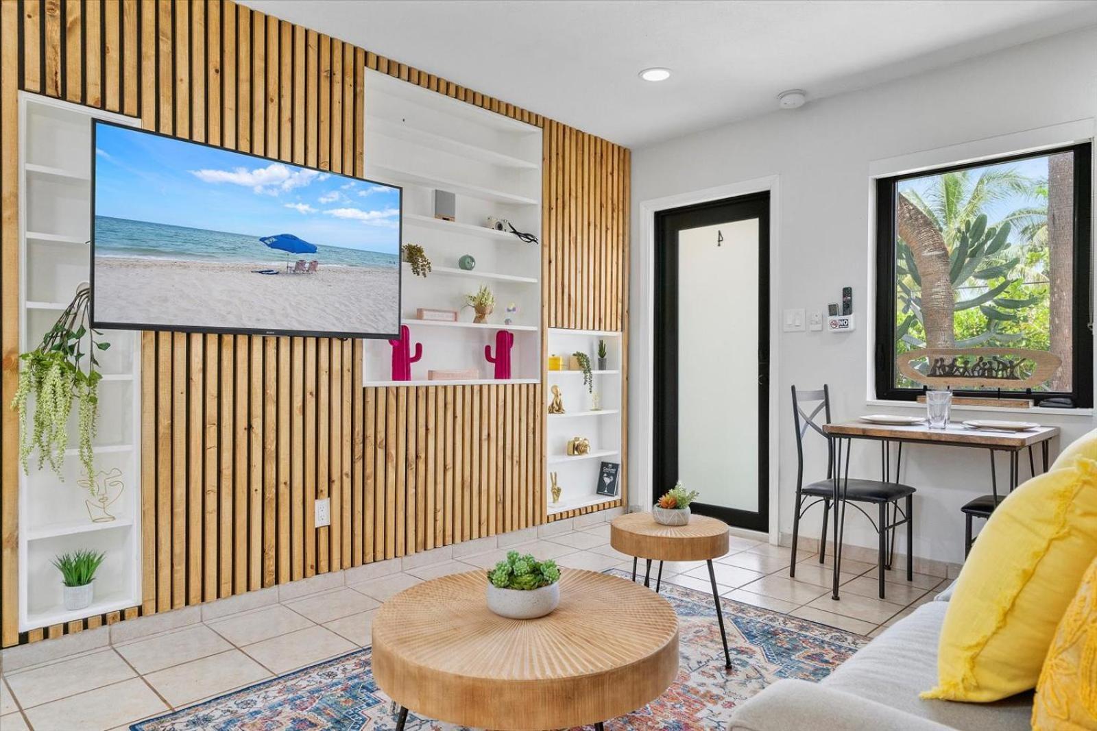 Walnut By The Sea Apartment Холивуд Стая снимка